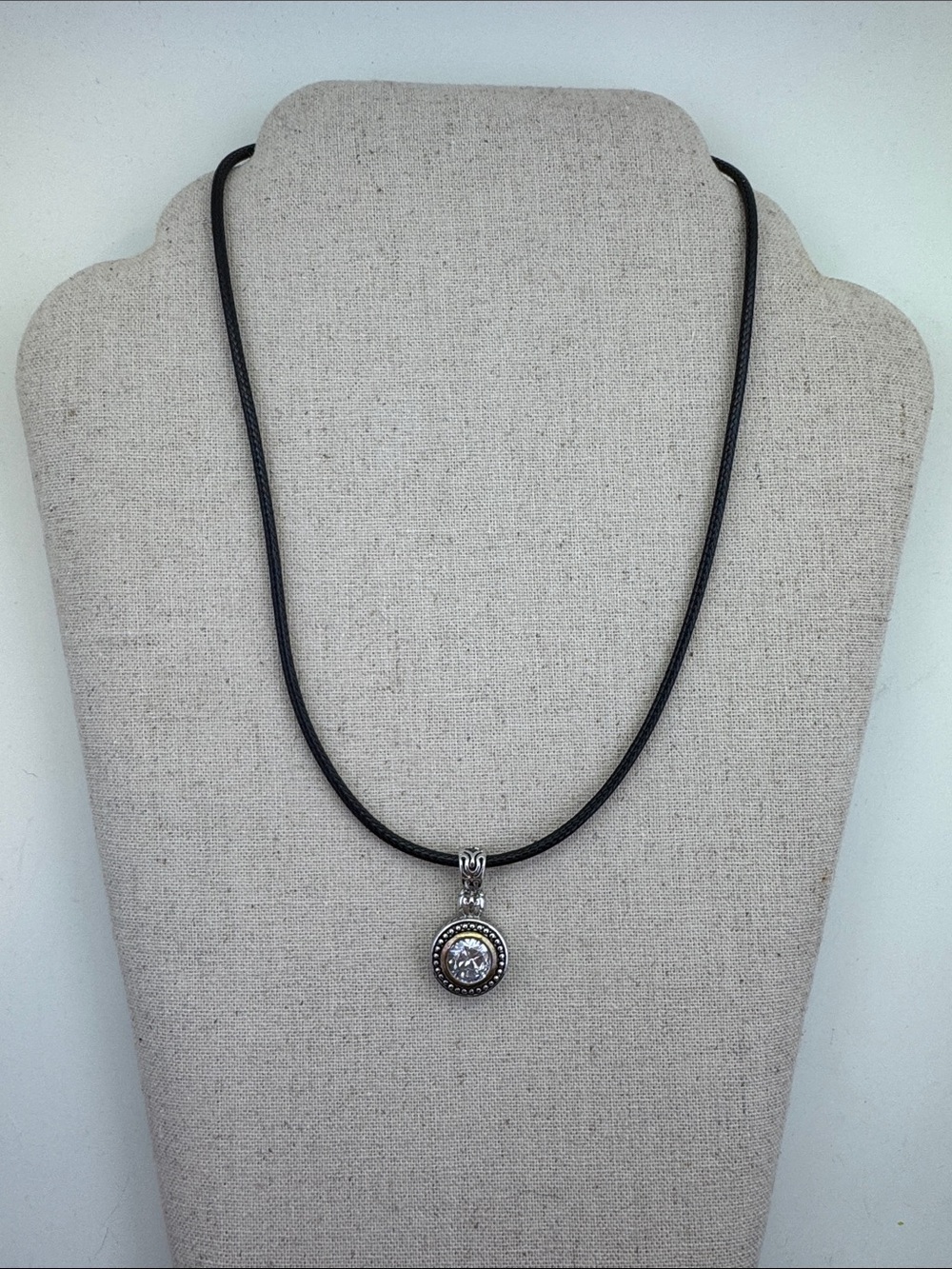 💛 Classic Silver Tone CZ Pendant Necklace